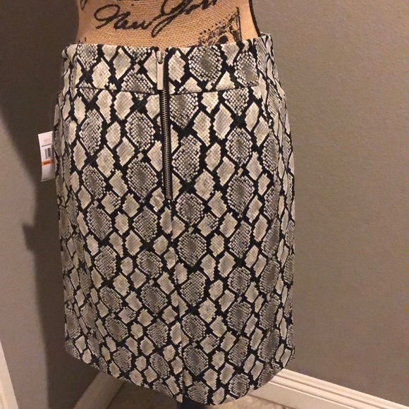 Brand new! Micheal kors snakeskin skirt - Picture 3 of 8